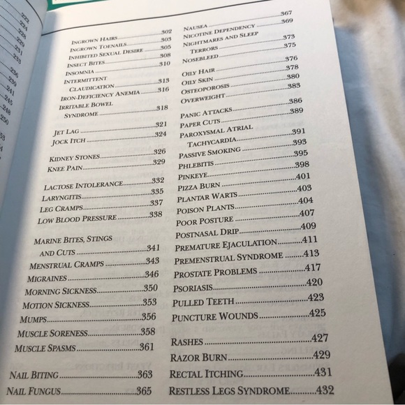 The Doctors Book of Home Remedies II Over 1,200 New Doctor-Tested Tips hardcover - Picture 15 of 16